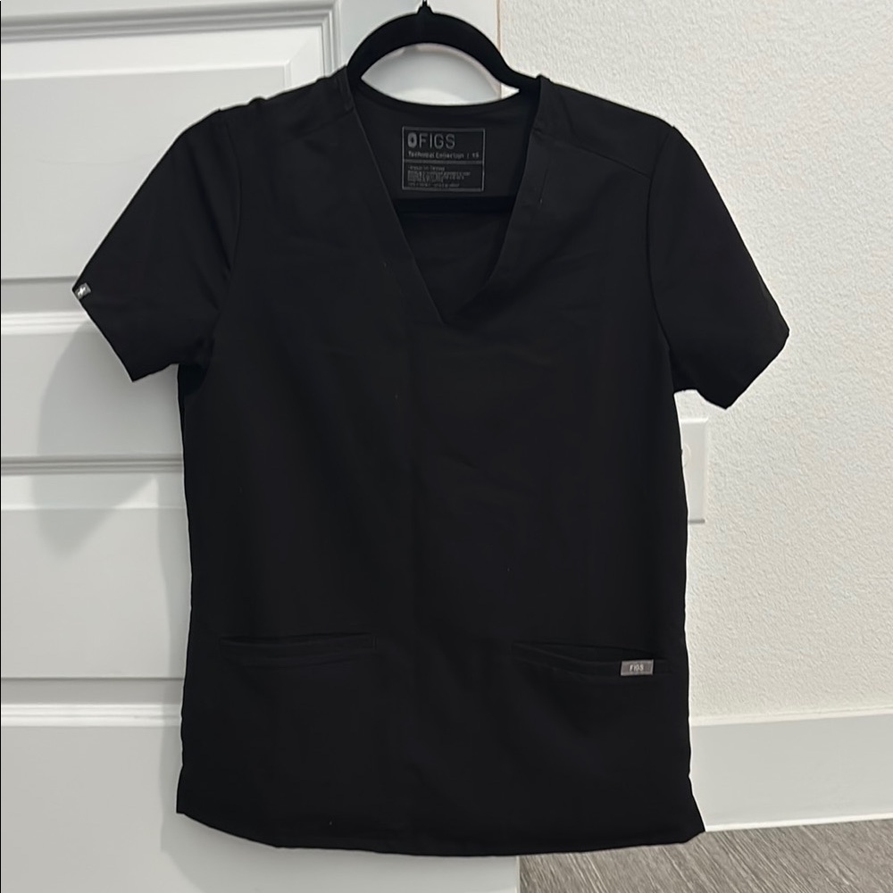 FIGS Casma Three-Pocket Black Scrub Top
